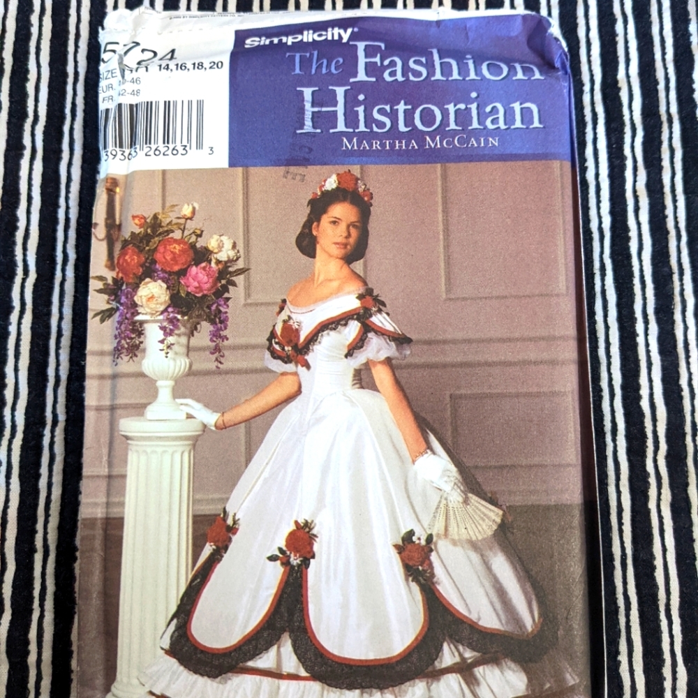 Simplicity 5724 RR 14,16,18,20 outer skirt and top Pattern ONLY